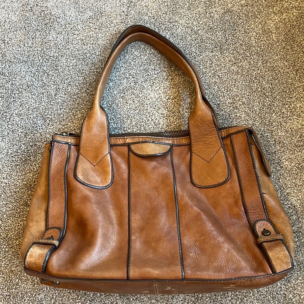 Vintage leather fossil shoulder bag.